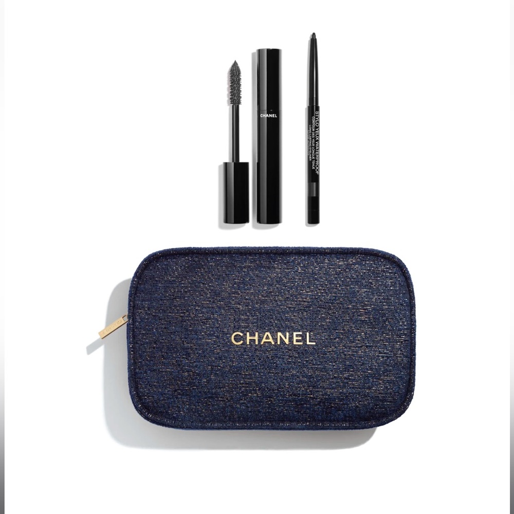 SOLD❗️NEW CHANEL A SIGHT TO SEE
Eye Makeup Set ( 1 Limited Edition Charm n°5